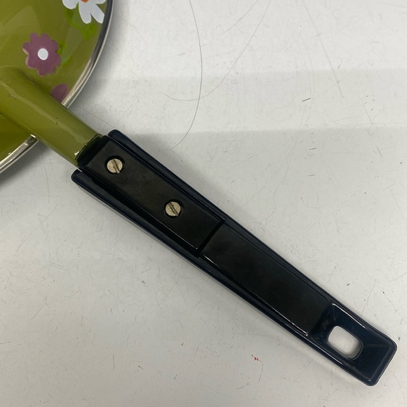 Daisy Flower Enameled Sauté Handled Pan - Picture 12 of 17